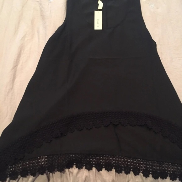 NWT! Sheer Lace hem Tank top - Picture 3 of 6